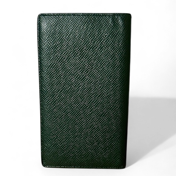 Authentic LOUIS VUITTON  Taiga Passport Cover Green LuxuryCore Quiet Luxury - Picture 2 of 7